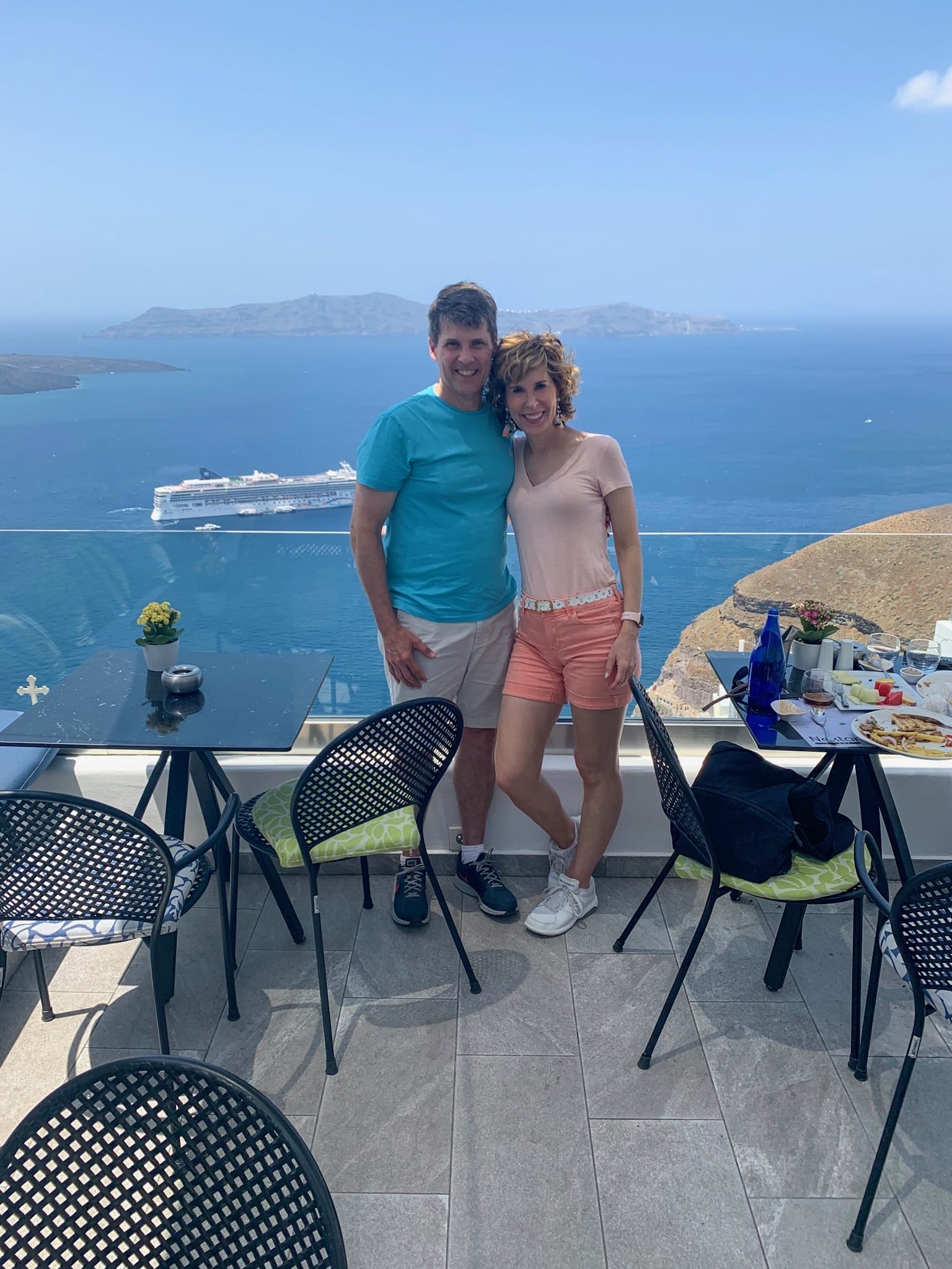 couple posing at a restaurant in santorini greece