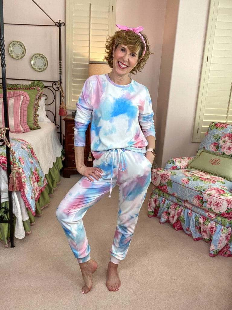 TIE-DYE AND JEGGINGS - 50 IS NOT OLD - A Fashion And Beauty Blog