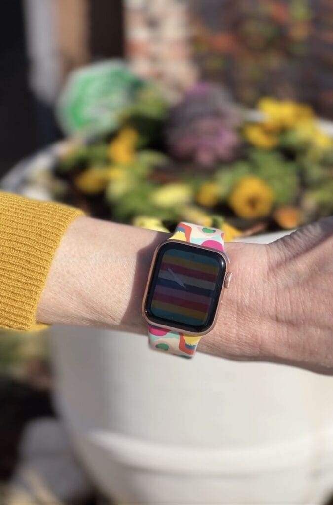 Girl wearing apple outlet watch