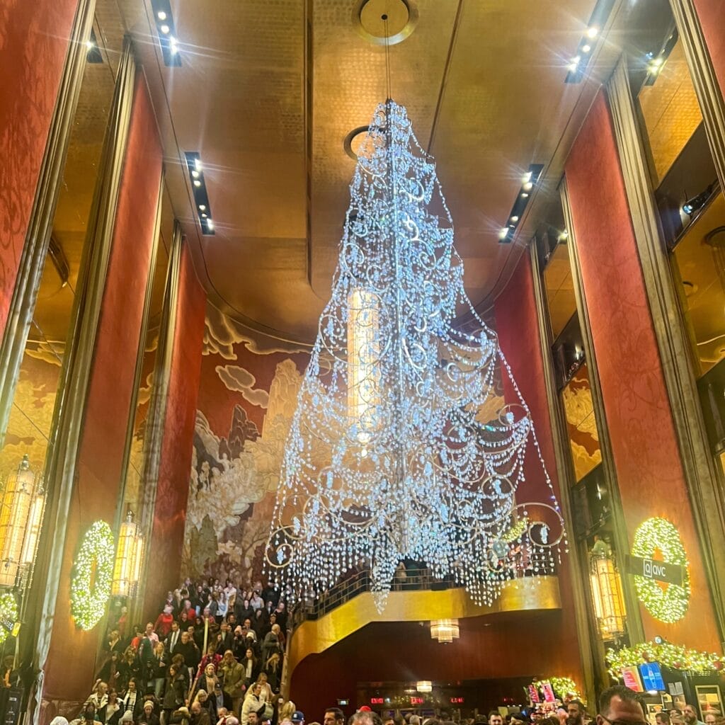 chandelier in radio city music hall nyc