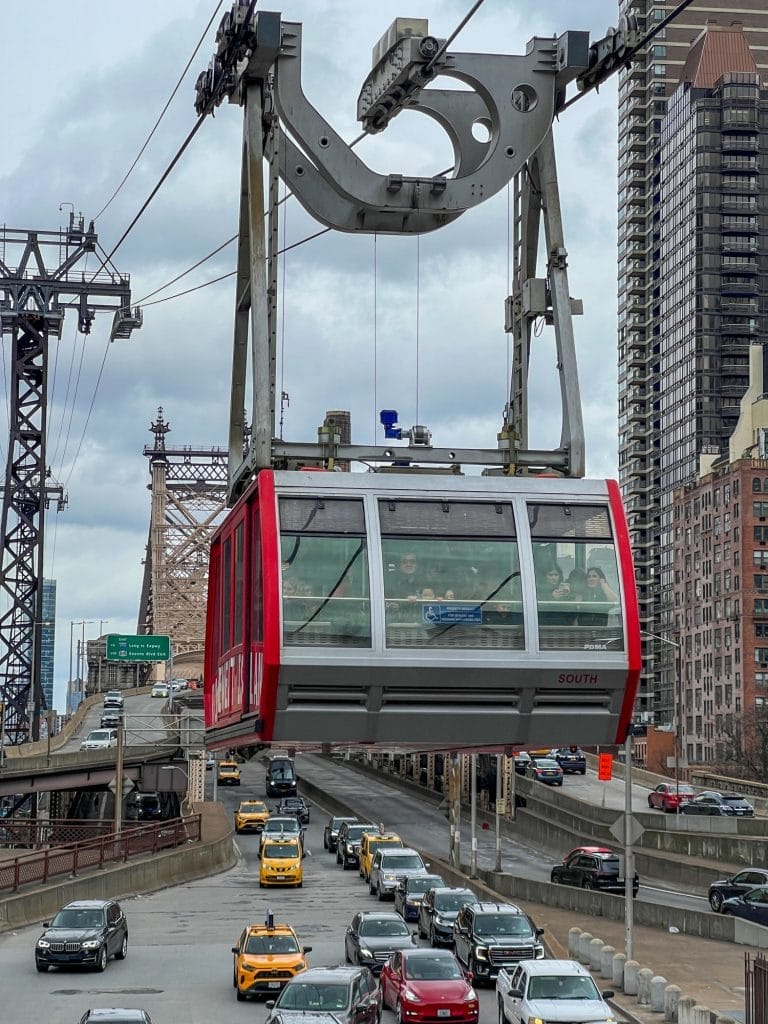 the tram to roosevelt island in nyc